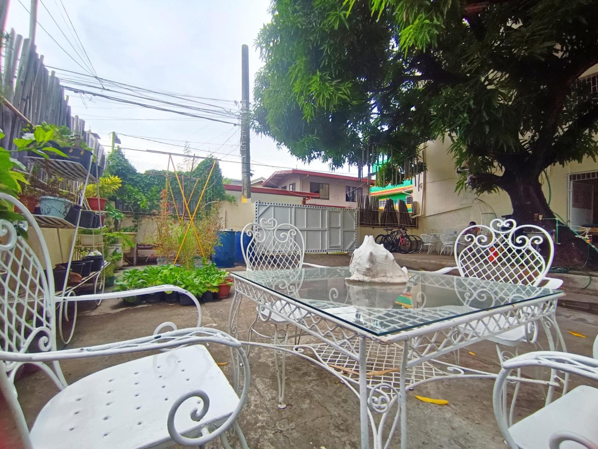 Bed And Brewhouse Sucat Panzió Paranaque City Kültér fotó